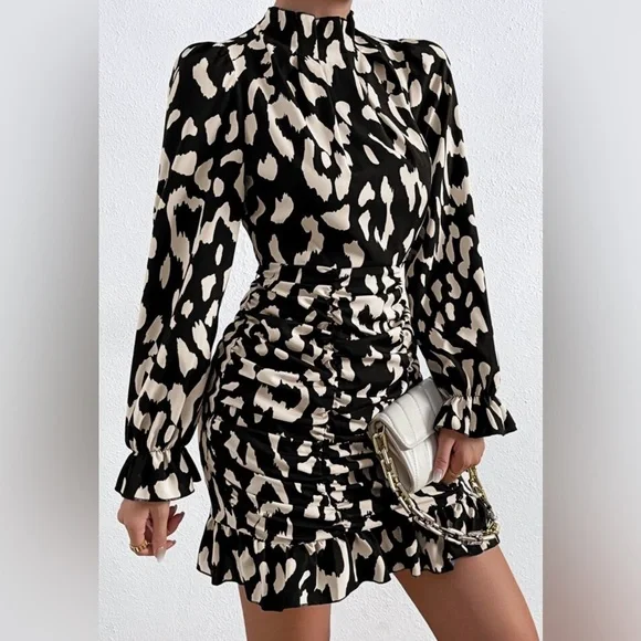 Elegant Black & Cream Women's Dress - Picture 2 of 4